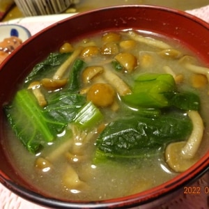 小松菜となめこの中華スープ